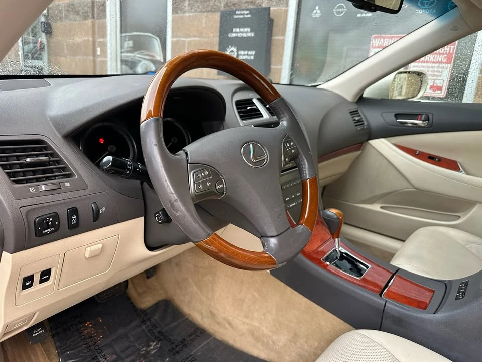 2010 Lexus ES 5th Gen - Image 8 of 20