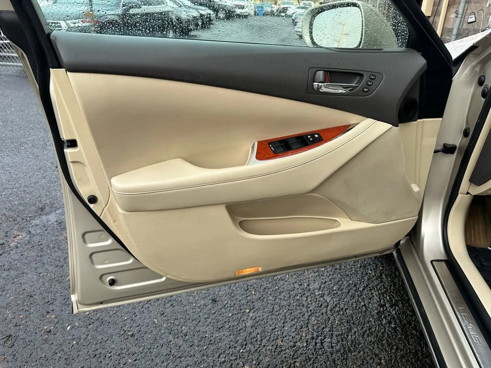 2010 Lexus ES 5th Gen - Image 9 of 20