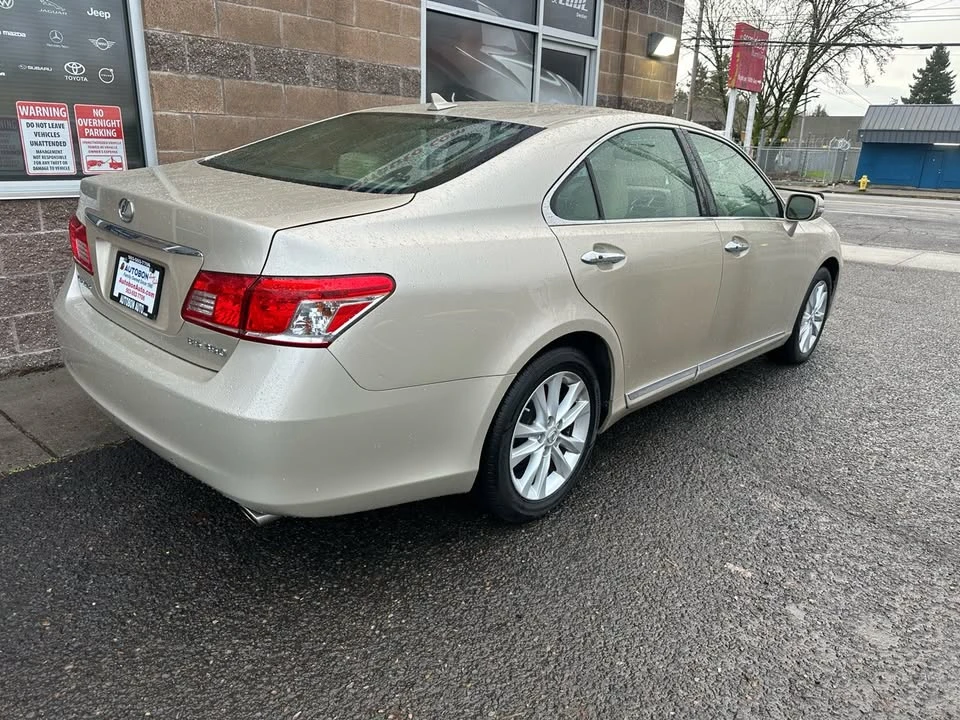 2010 Lexus ES 5th Gen - Image 19 of 20