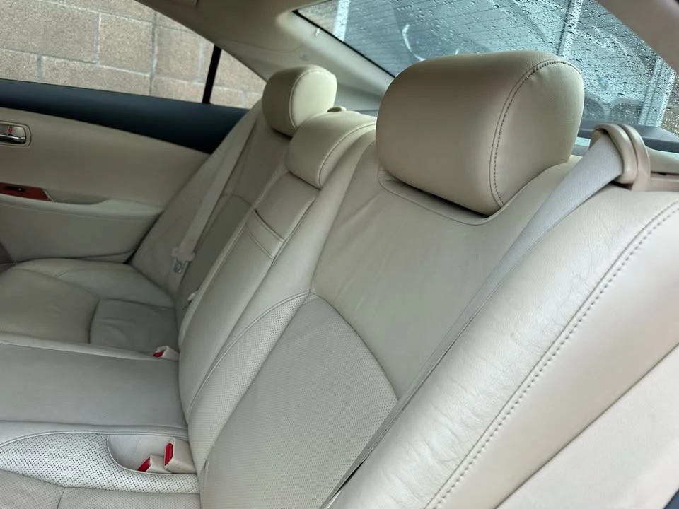 2010 Lexus ES 5th Gen - Image 11 of 20