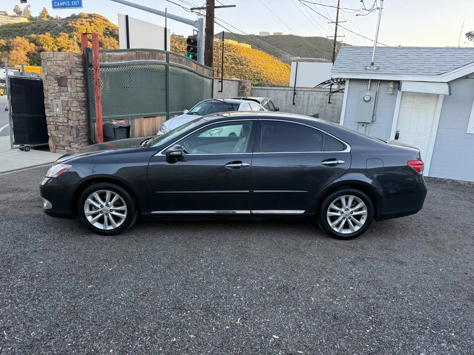 2010 Lexus ES 5th Gen - Image 2 of 20