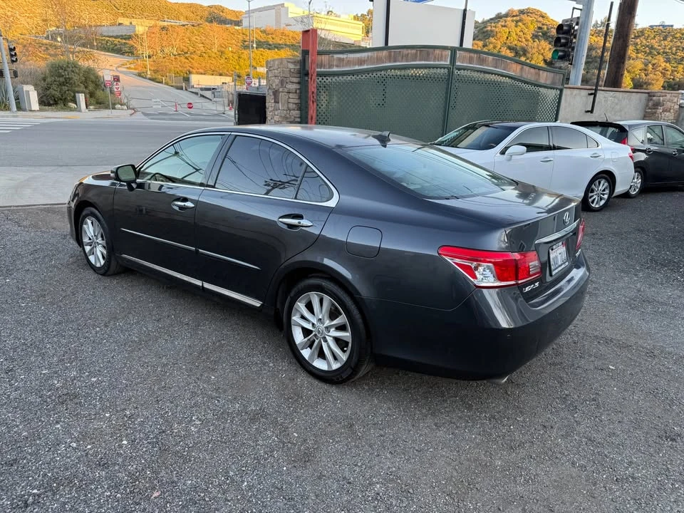 2010 Lexus ES 5th Gen - Image 3 of 20
