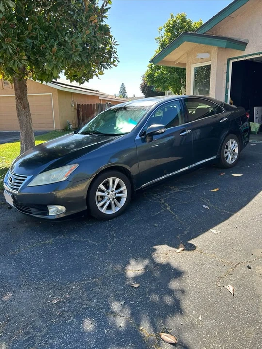 2010 Lexus ES 5th Gen - Image 2 of 8