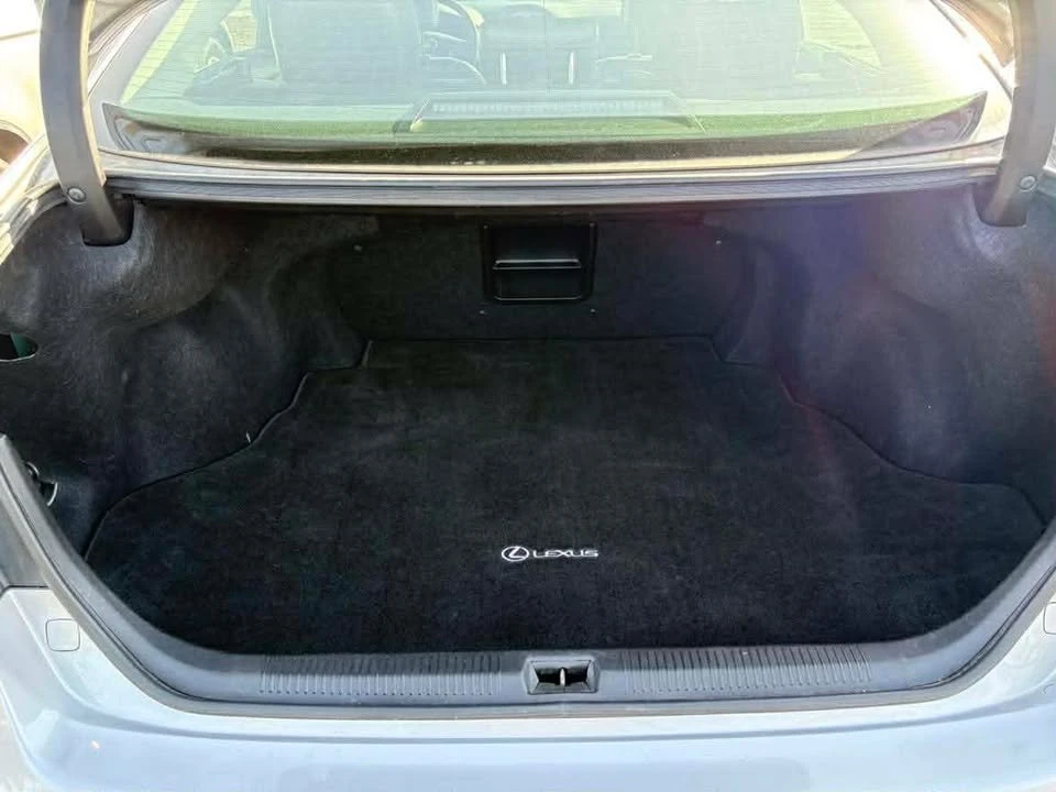 2010 Lexus ES 5th Gen - Image 11 of 12