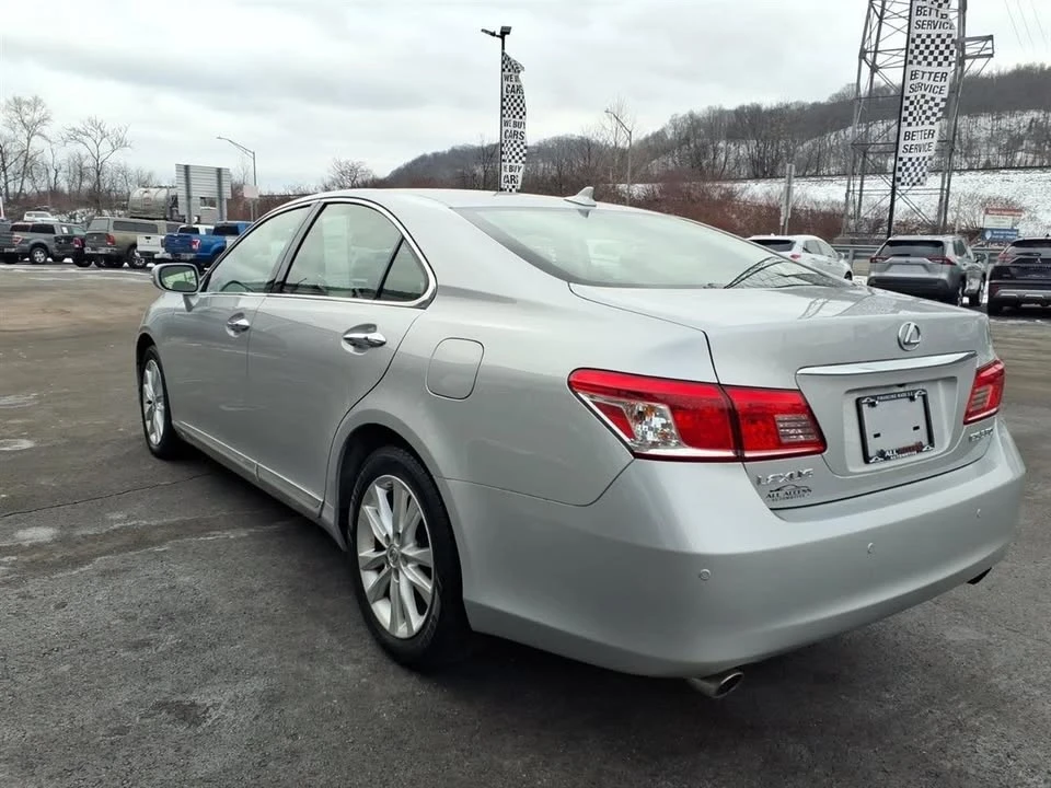 2010 Lexus ES 5th Gen - Image 3 of 15
