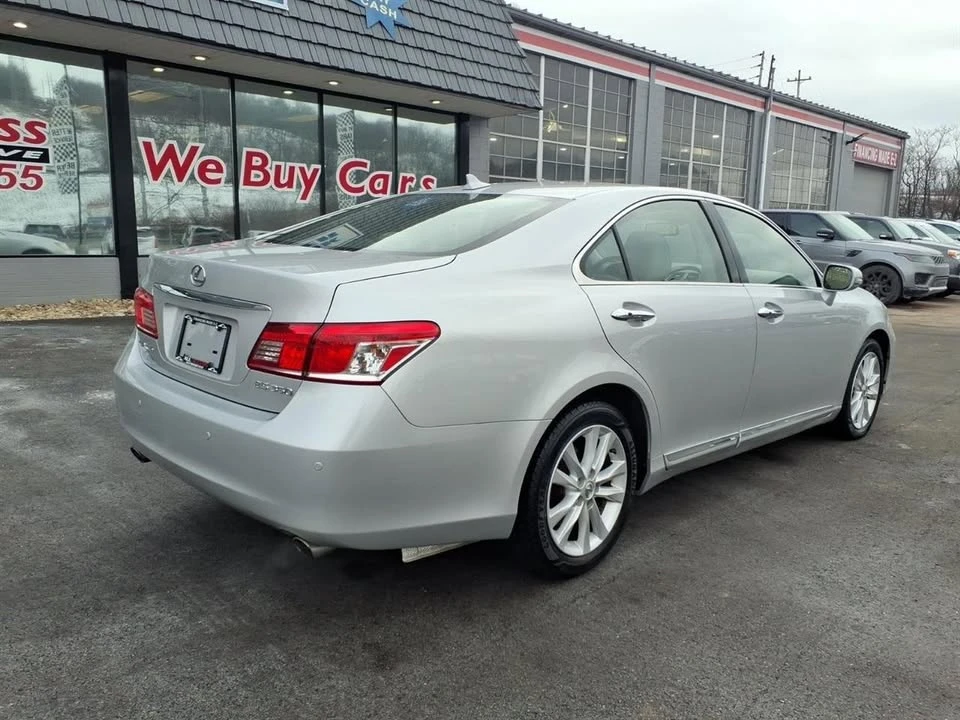 2010 Lexus ES 5th Gen - Image 2 of 15