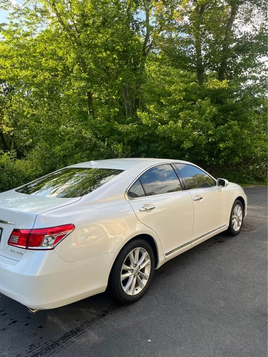2010 Lexus ES 5th Gen - Image 2 of 6