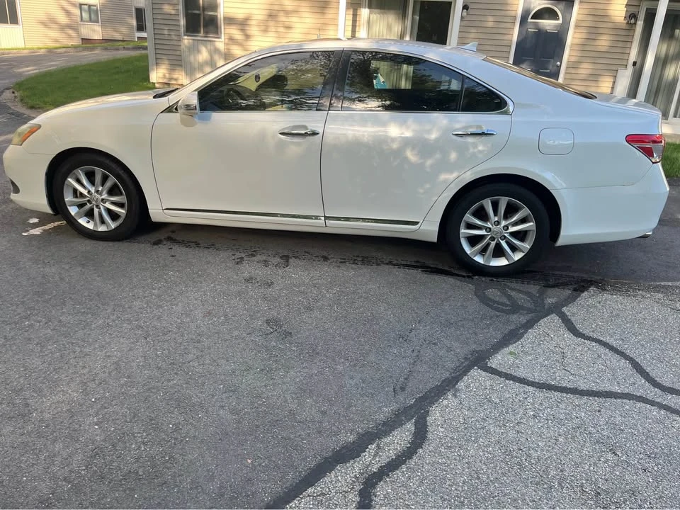 2010 Lexus ES 5th Gen - Image 3 of 6