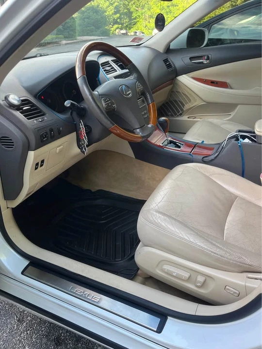 2010 Lexus ES 5th Gen - Image 5 of 6