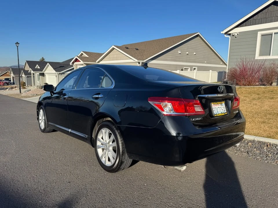 2010 Lexus ES 5th Gen - Image 3 of 12