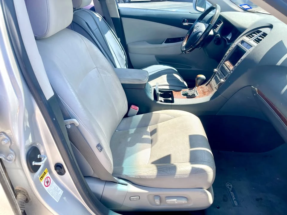 2010 Lexus ES 5th Gen - Image 6 of 9