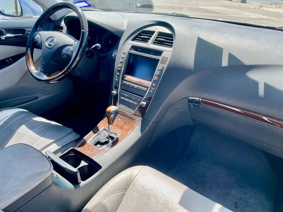 2010 Lexus ES 5th Gen - Image 8 of 9