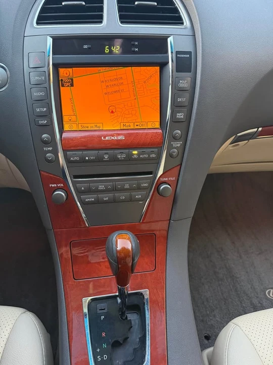 2010 Lexus ES 5th Gen - Image 8 of 11