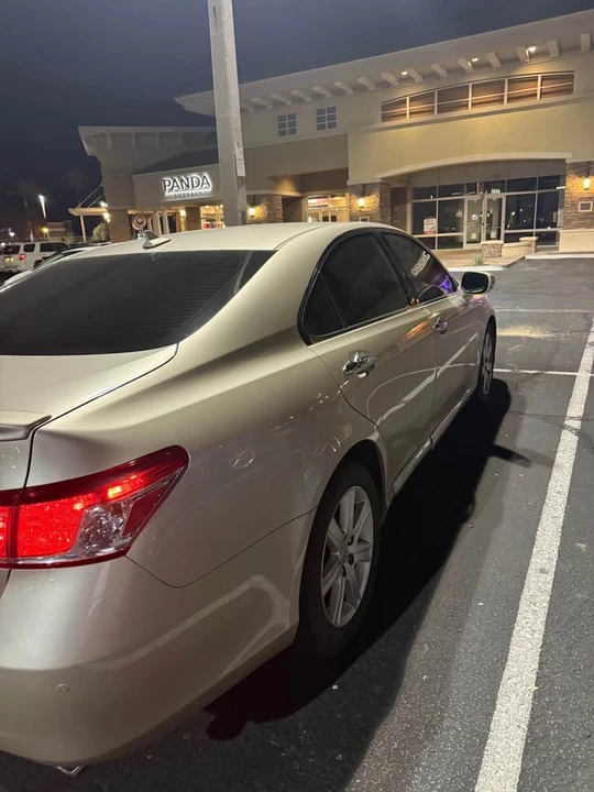 2010 Lexus ES 5th Gen - Image 3 of 8