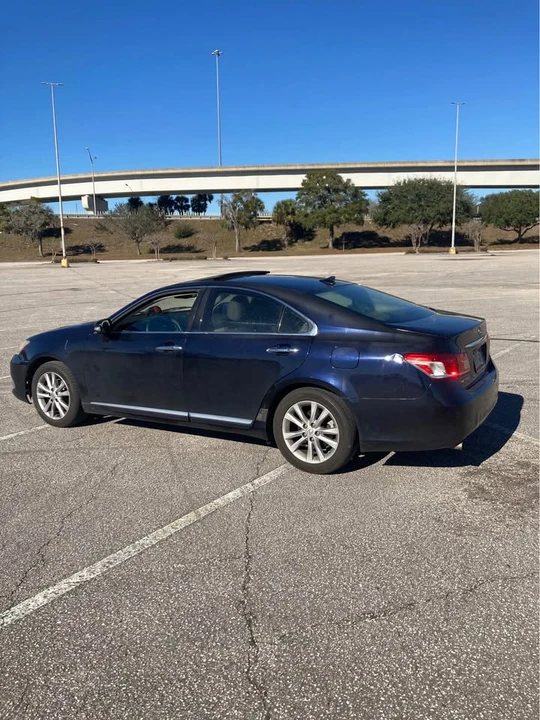 2010 Lexus ES 5th Gen - Image 4 of 9