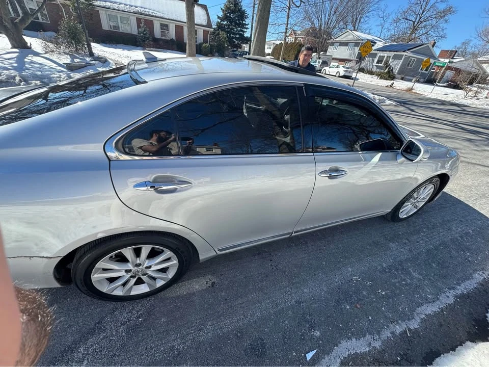 2010 Lexus ES 5th Gen - Image 2 of 7
