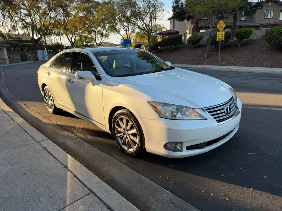 2010 Lexus ES 5th Gen - Image 2 of 14