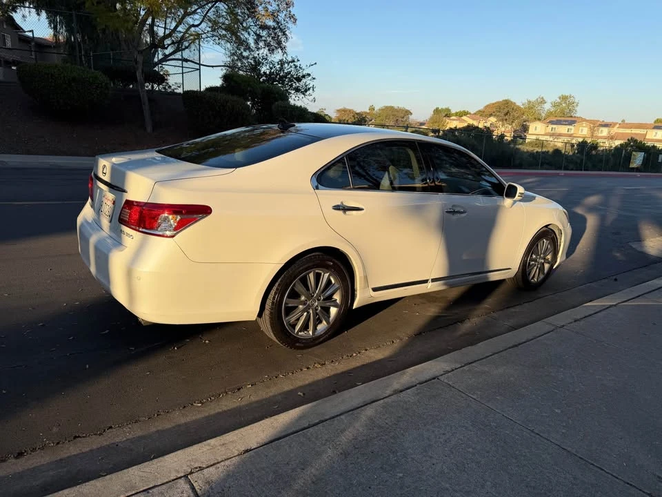 2010 Lexus ES 5th Gen - Image 3 of 14