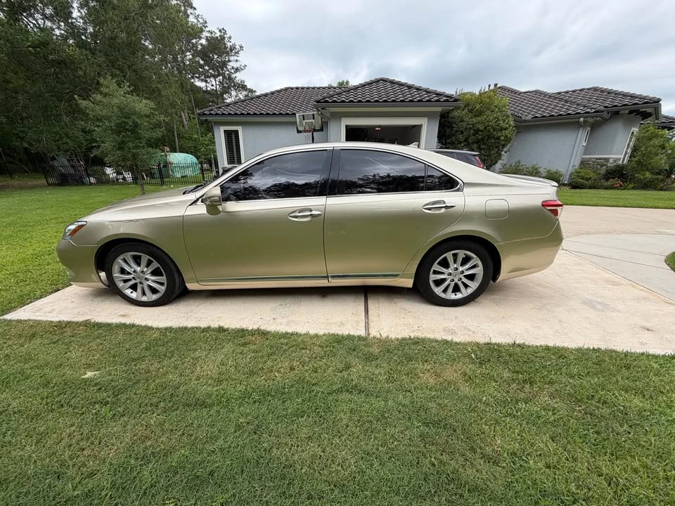 2010 Lexus ES 5th Gen - Image 3 of 9