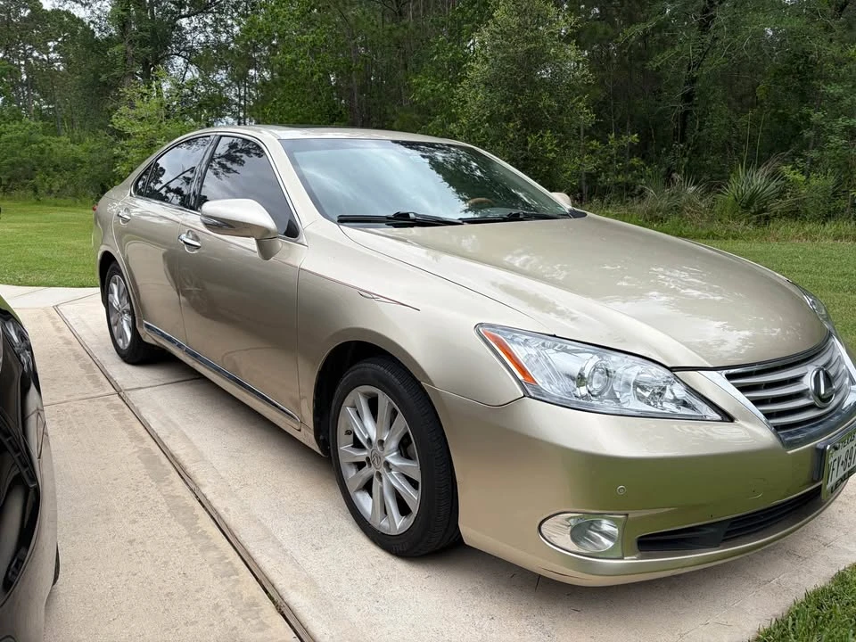 2010 Lexus ES 5th Gen - Image 2 of 9