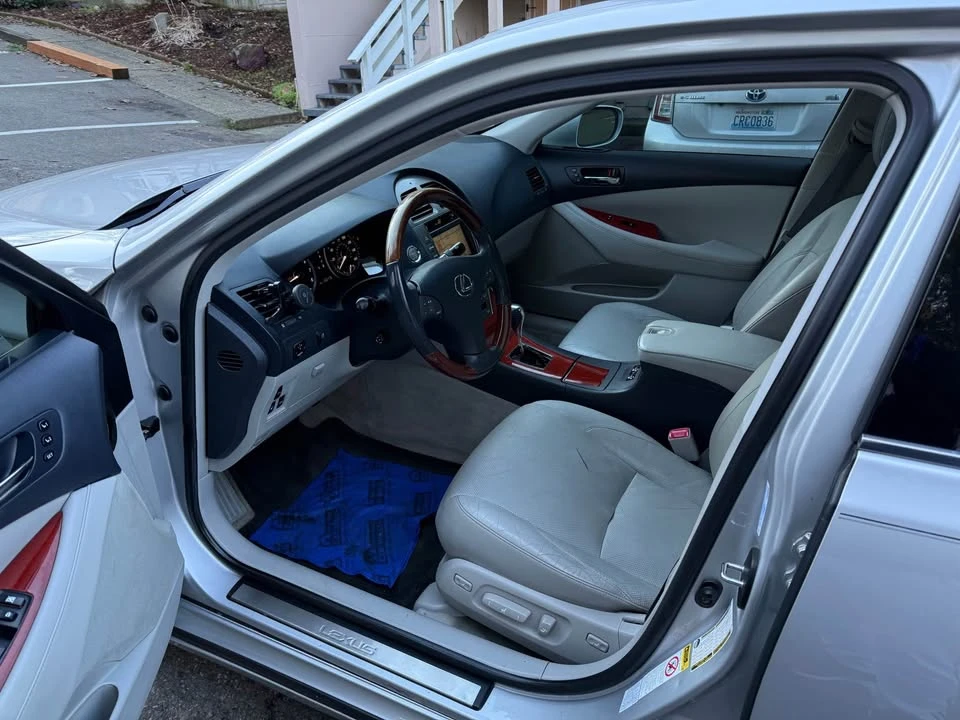 2010 Lexus ES 5th Gen - Image 10 of 14
