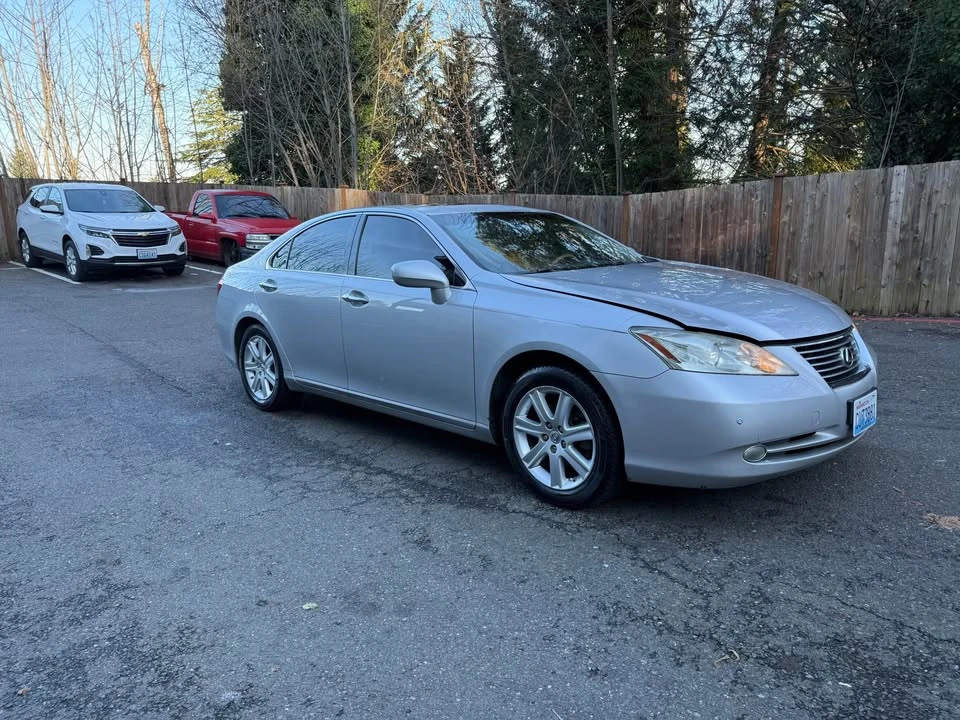 2010 Lexus ES 5th Gen - Image 3 of 14