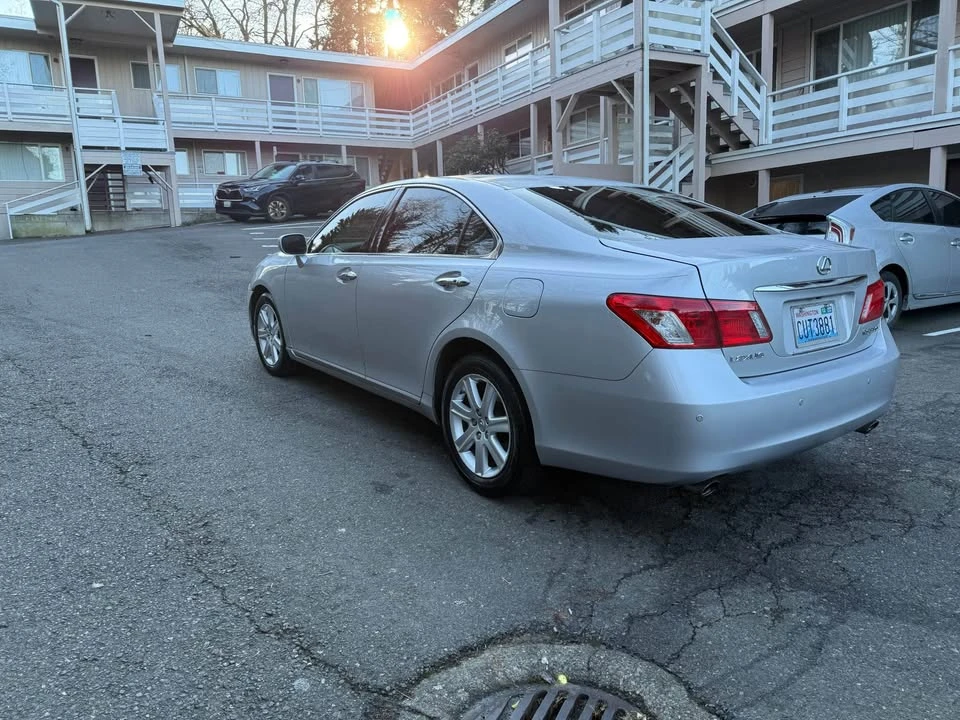 2010 Lexus ES 5th Gen - Image 5 of 14