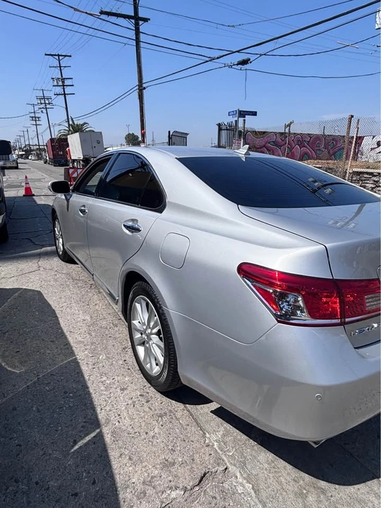 2010 Lexus ES 5th Gen - Image 2 of 7