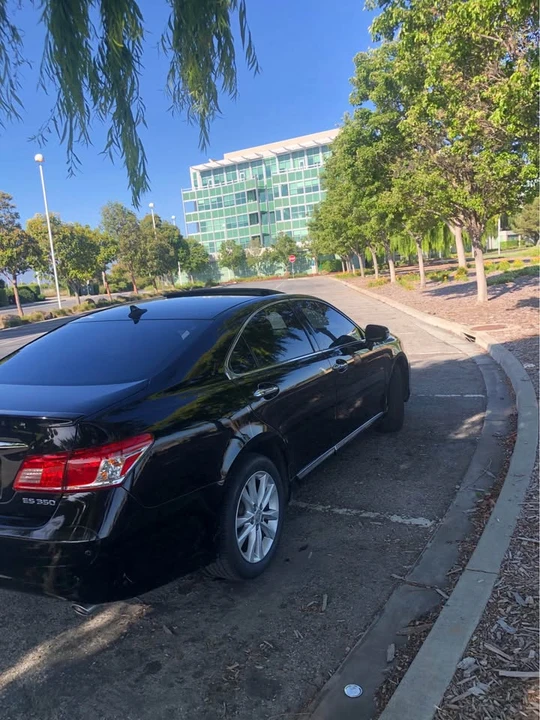 2010 Lexus ES 5th Gen - Image 11 of 17