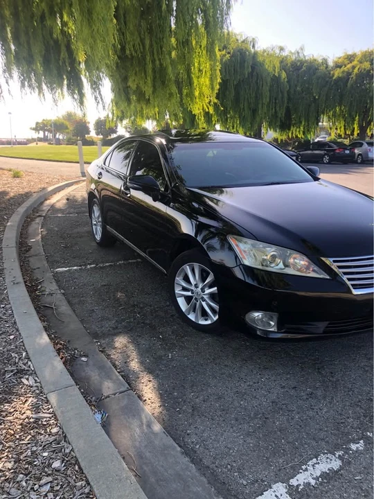 2010 Lexus ES 5th Gen - Image 12 of 17