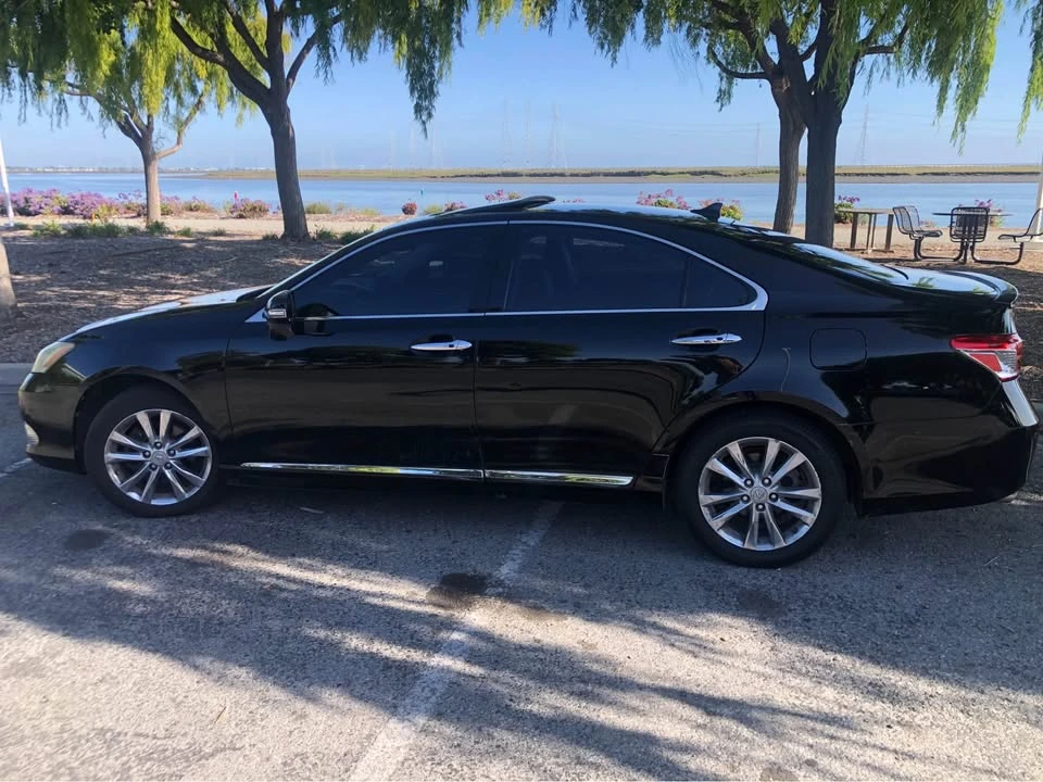 2010 Lexus ES 5th Gen - Image 2 of 17