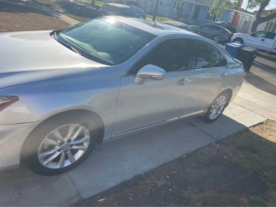 2010 Lexus ES 5th Gen - Image 2 of 7