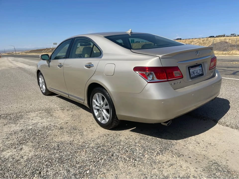 2010 Lexus ES 5th Gen - Image 4 of 14