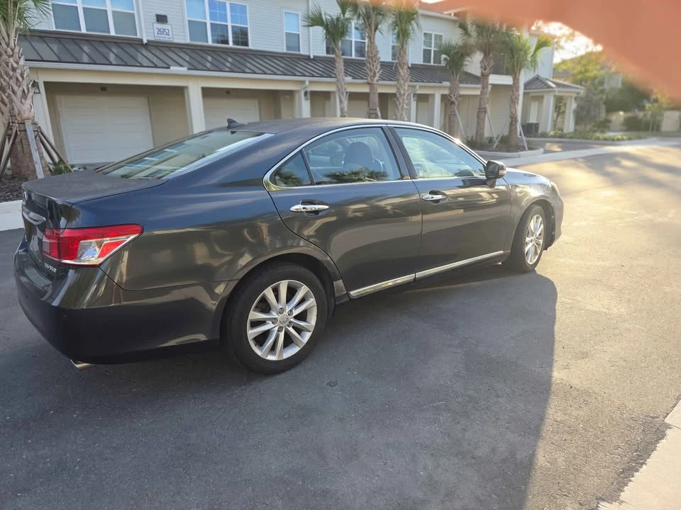 2010 Lexus ES 4th Gen - Image 5 of 11
