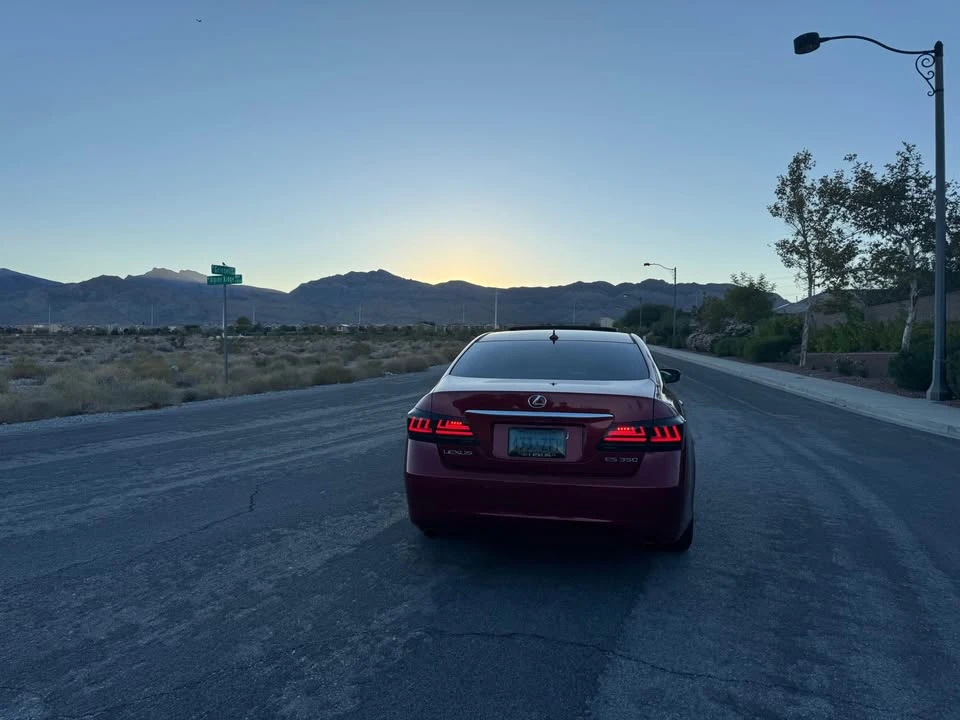 2010 Lexus ES 5th Gen - Image 2 of 20