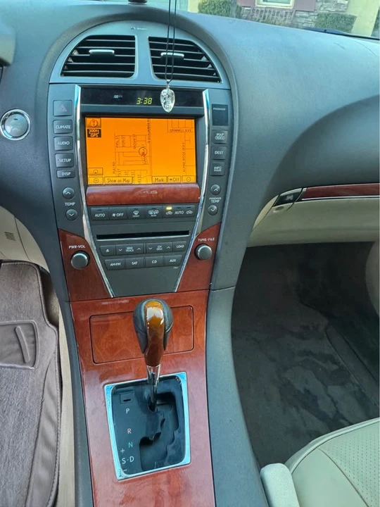 2010 Lexus ES 5th Gen - Image 17 of 20