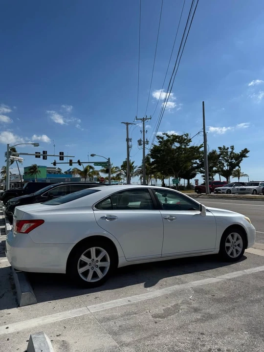 2010 Lexus ES 5th Gen - Image 3 of 8