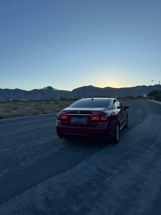 2010 Lexus ES 5th Gen - Image 3 of 20