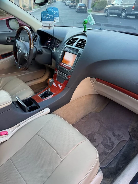 2010 Lexus ES 5th Gen - Image 11 of 20