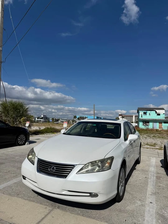 2010 Lexus ES 5th Gen - Image 2 of 8