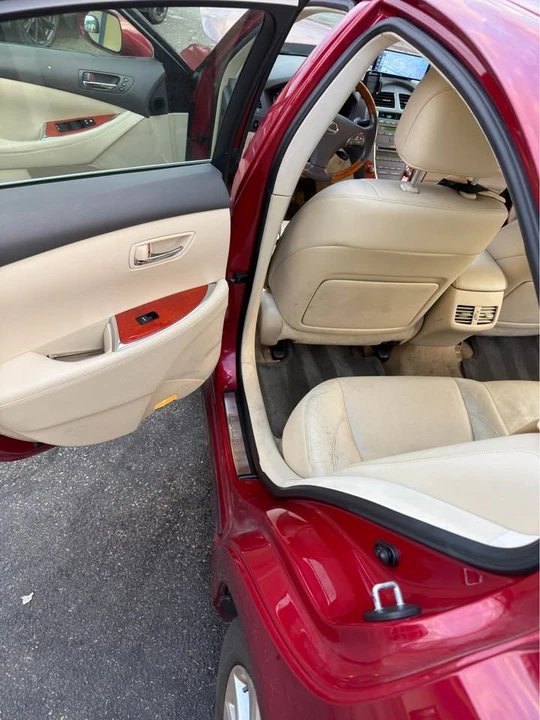2010 Lexus ES 5th Gen - Image 16 of 19