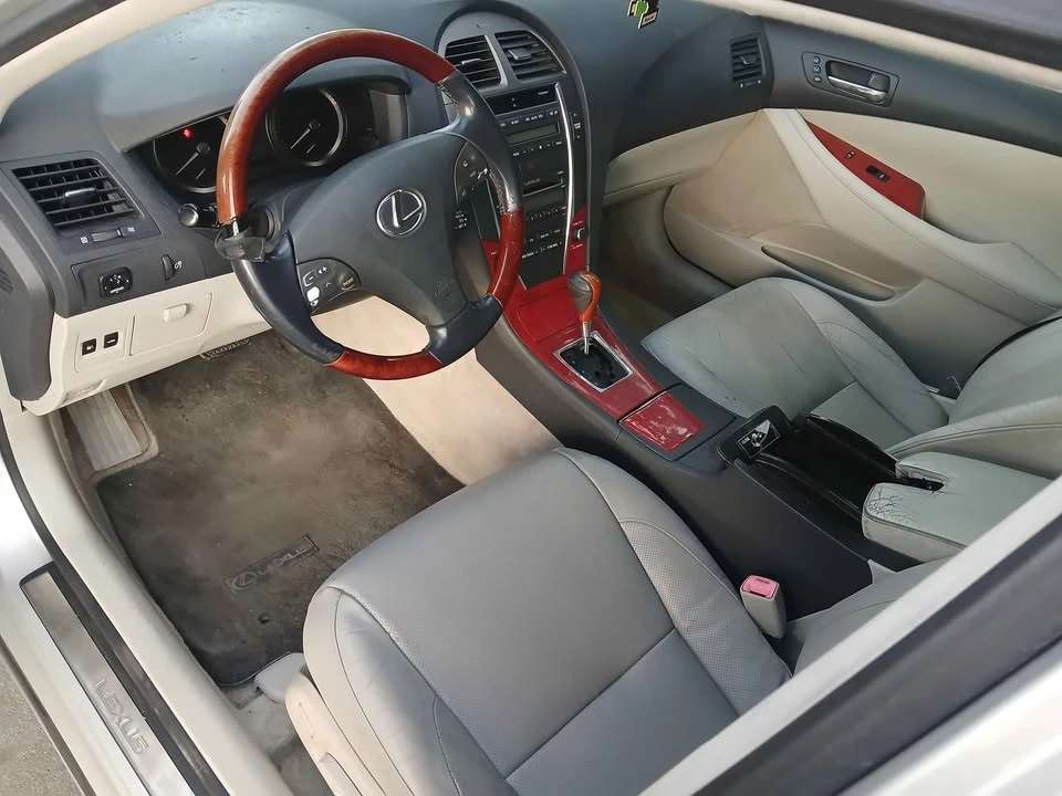 2010 Lexus ES 5th Gen - Image 5 of 8