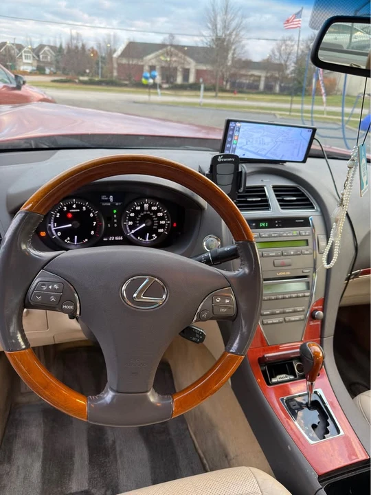 2010 Lexus ES 5th Gen - Image 7 of 19