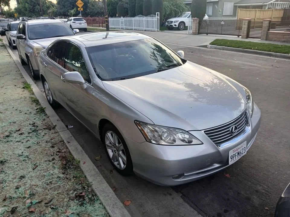 2010 Lexus ES 5th Gen - Image 2 of 8