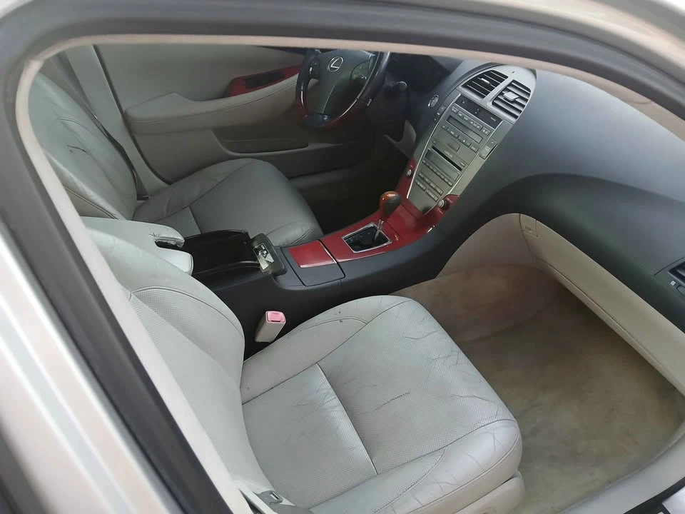 2010 Lexus ES 5th Gen - Image 4 of 8