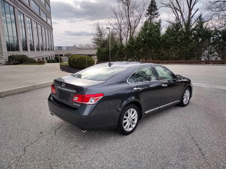 2010 Lexus ES 5th Gen - Image 8 of 12