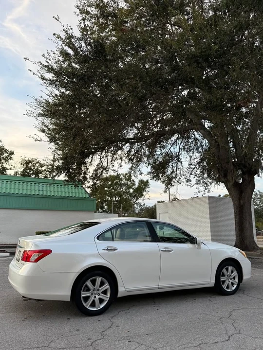 2010 Lexus ES 4th Gen - Image 2 of 10