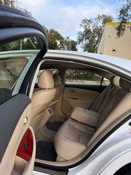 2010 Lexus ES 4th Gen - Image 6 of 10