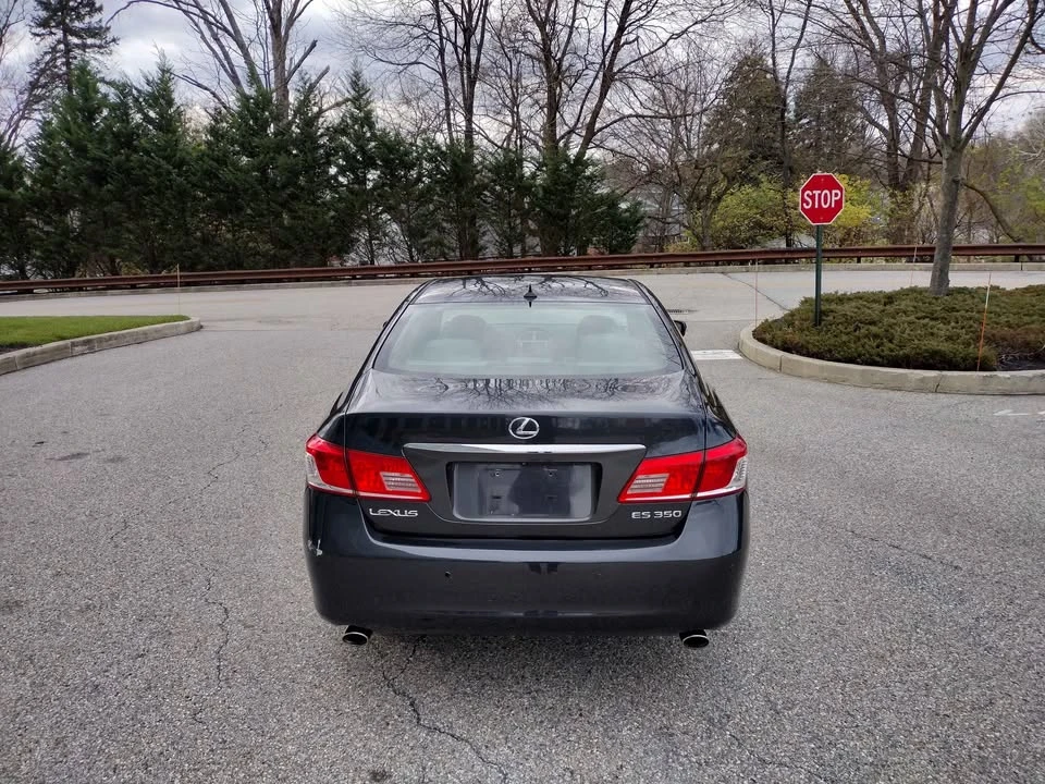 2010 Lexus ES 5th Gen - Image 7 of 12