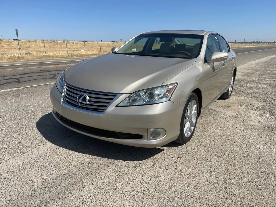 2010 Lexus ES 5th Gen - Image 3 of 15